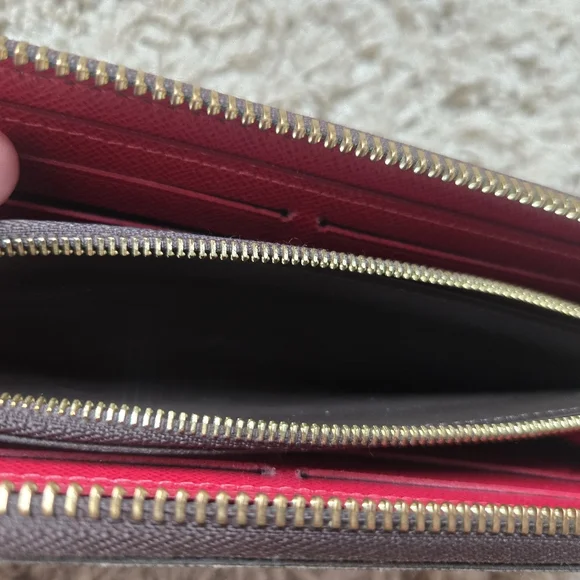 Louis Vuitton Wallet - Picture 10 of 14